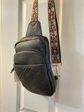 BOSTANTEN Quilted leather Sling bag NEW NWT. 8 inch by 10 inch crossbody bag
